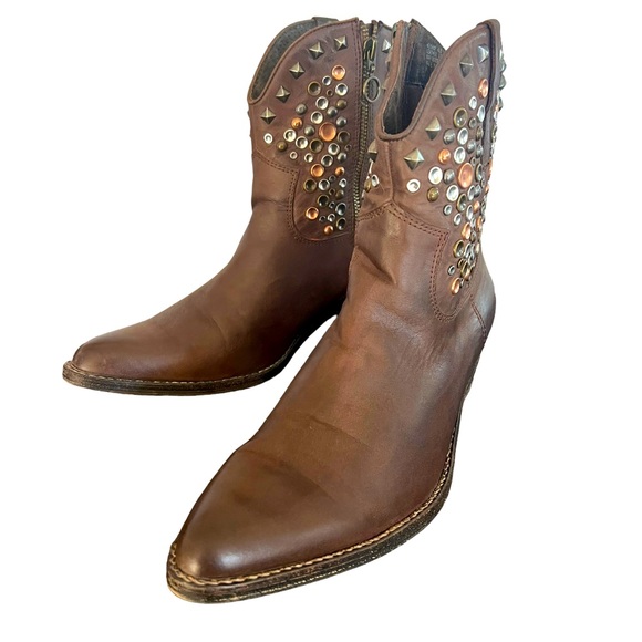 zigiNY Shoes - ZigiNY brand leather bedazzled and jeweled side zip cowboy boot in size 8.5